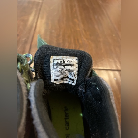 Used Pre-Owned Carter’s Kids Snow boots, Size 6. - Picture 5 of 6